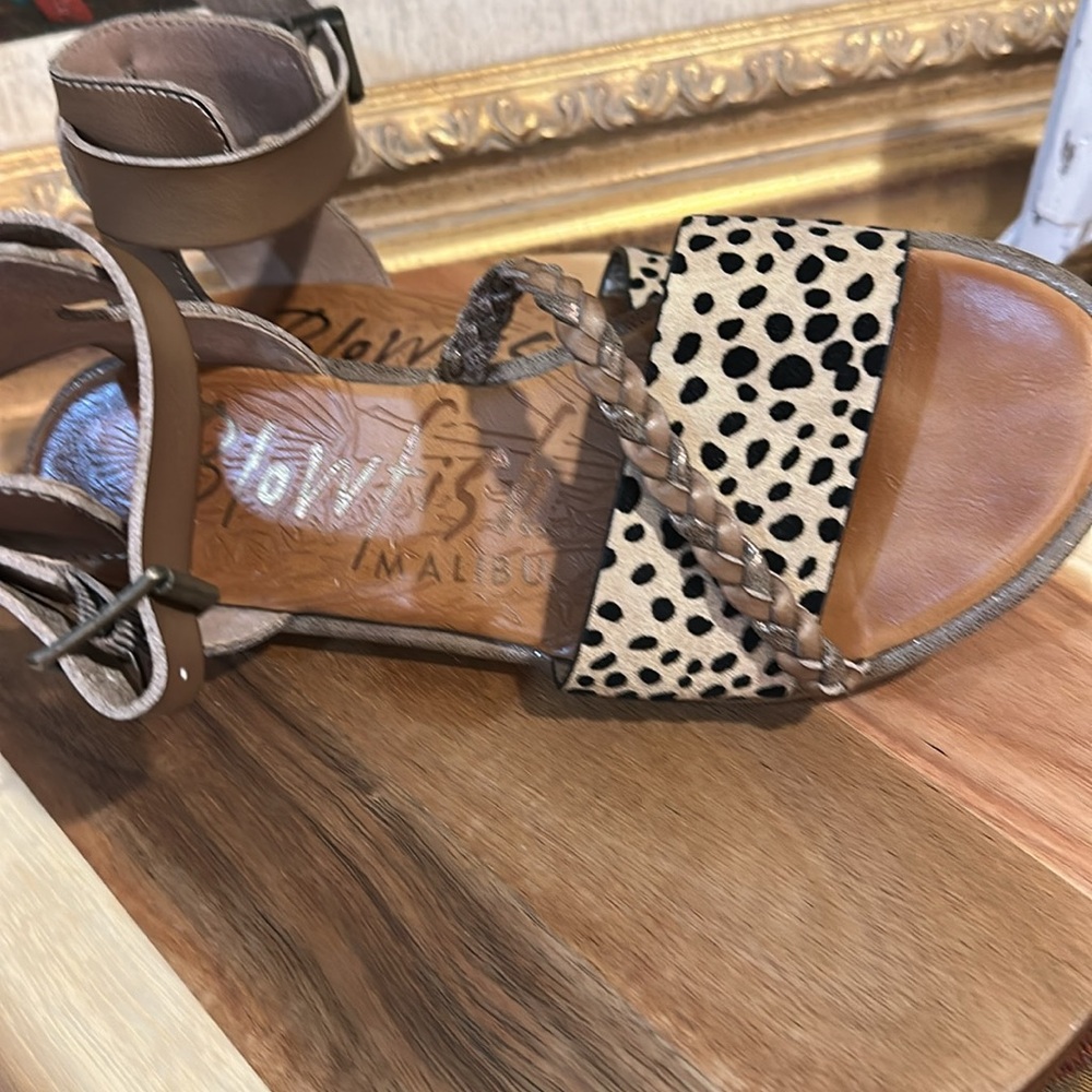 Blowfish Women's Tan and Black Sandals - Picture 2 of 5